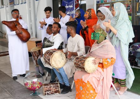 استقبال از گردشگران نوروزی با موسیقی محلی و صنایع دستی جزیره قشم
